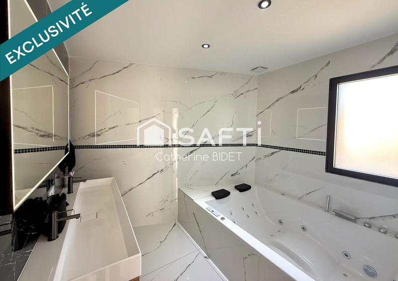 Maison - 236 m² - 8 pièces