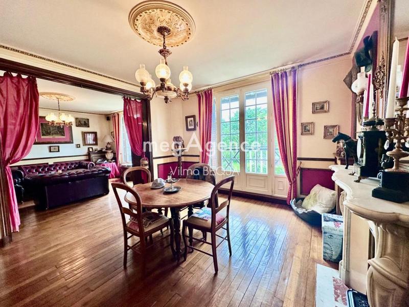 Maison - 220 m² - 7 pièces