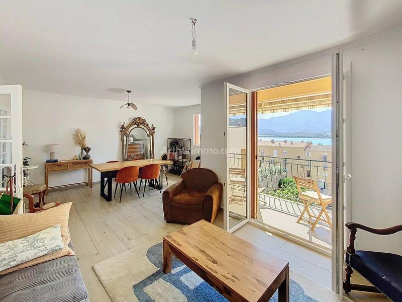 Appartement - 90 m² - 5 pièces