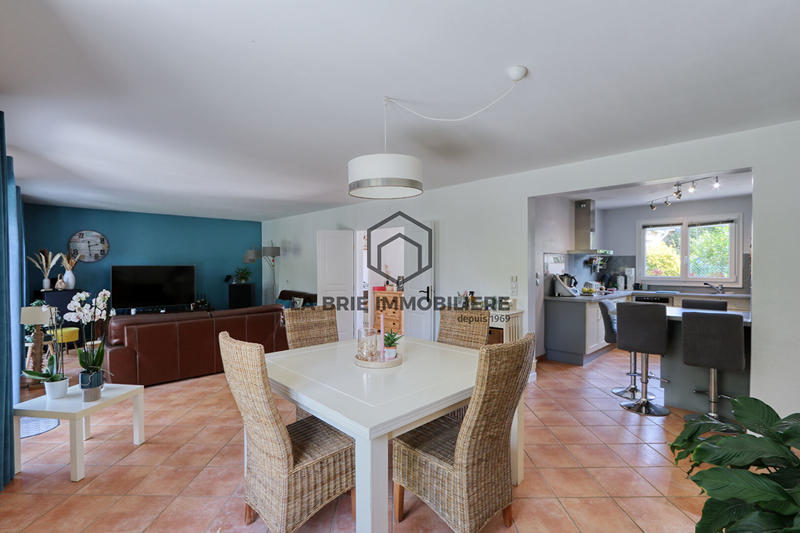 Maison - 161 m² - 8 pièces