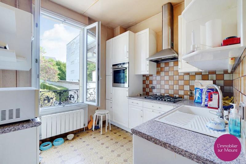 Maison - 215 m² - 8 pièces