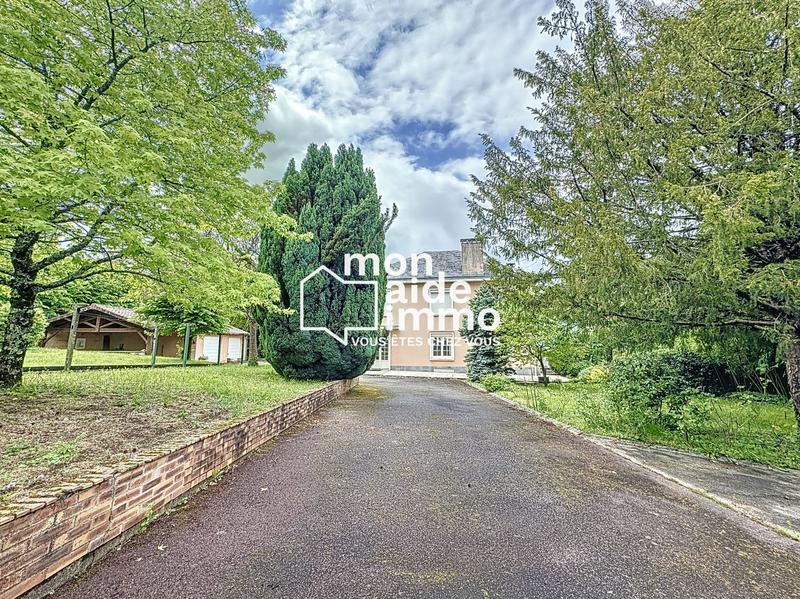 Maison - 300 m² - 15 pièces