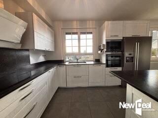 Maison - 230 m² - 7 pièces