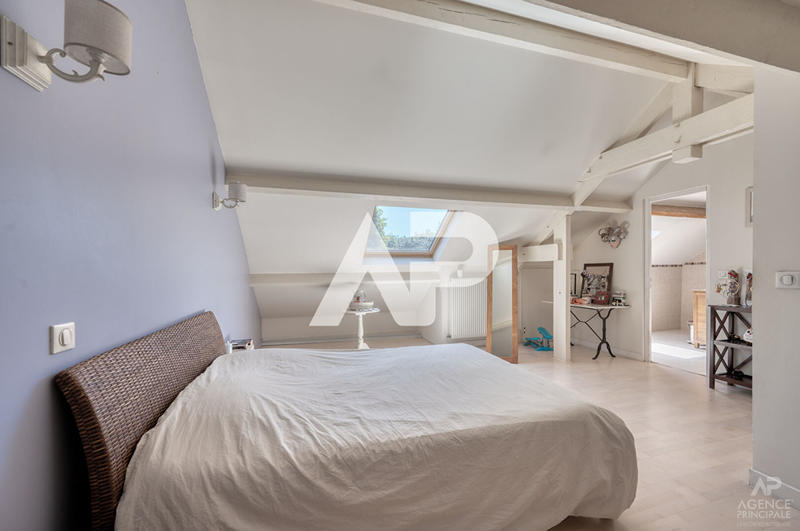 Maison - 176 m² - 8 pièces