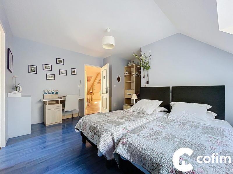 Maison - 237 m² - 10 pièces