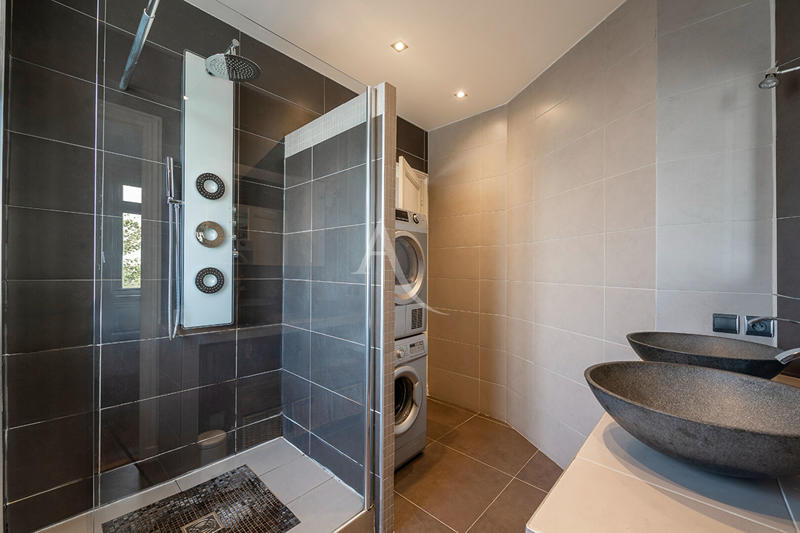 Appartement - 80 m² - 3 pièces