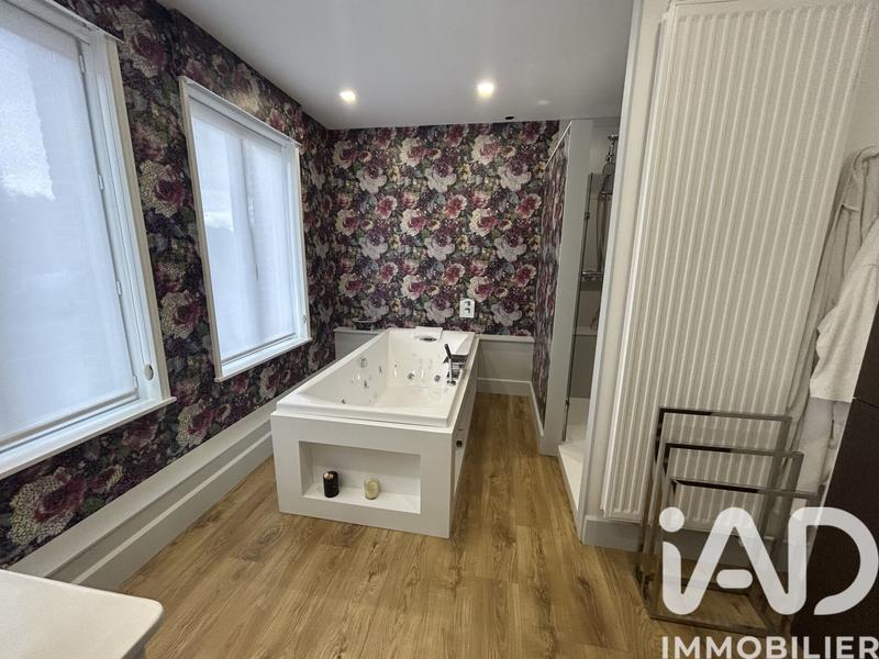 Maison - 252 m² - 5 pièces