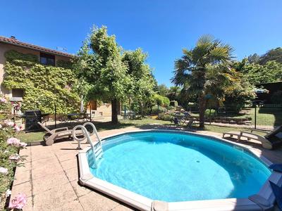 Maison - 260 m² - 6 pièces