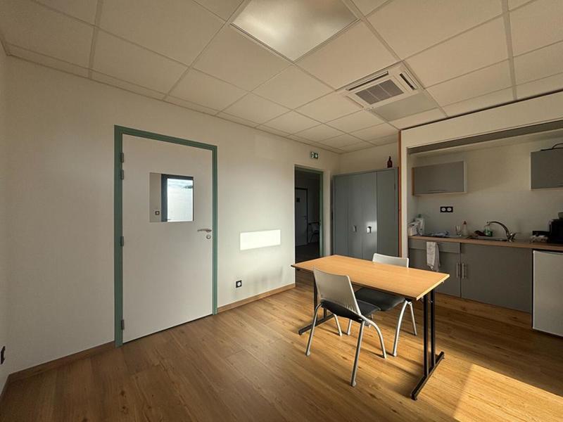 Local d'activité / Entrepôt - 17 m²