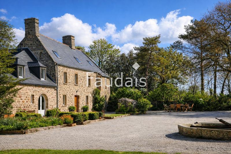 Propriété - 455 m² - 21 pièces