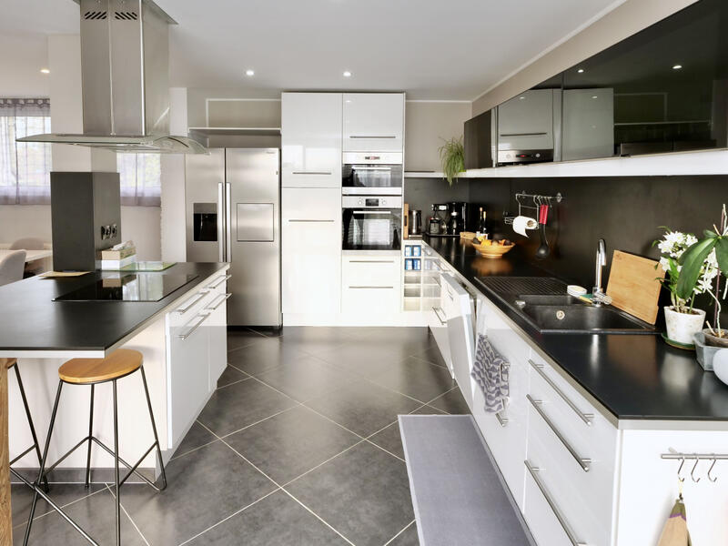 Maison - 95 m² - 5 pièces