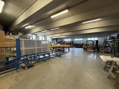 Local d'activités - 1 306 m²