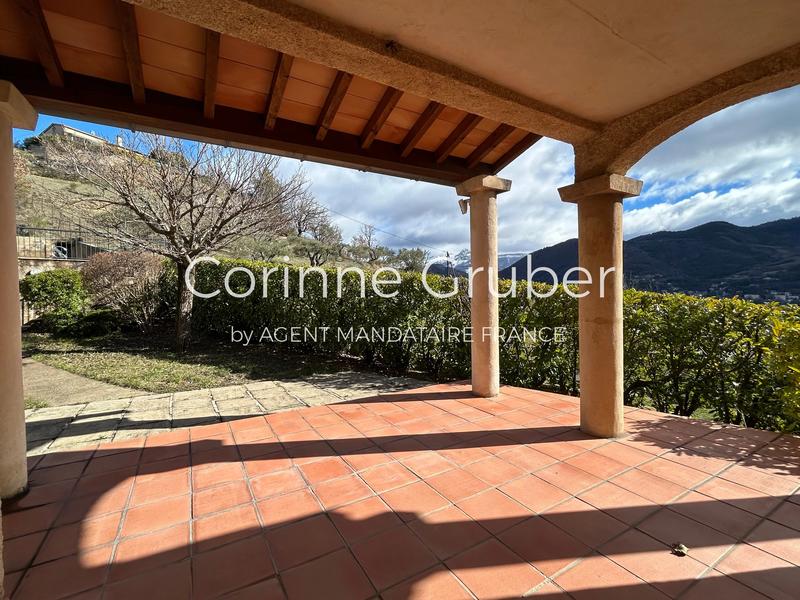 Maison - 180 m² - 6 pièces