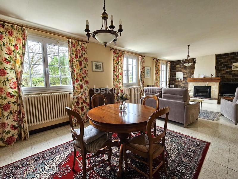 Maison traditionnelle - 137 m² - 6 pièces