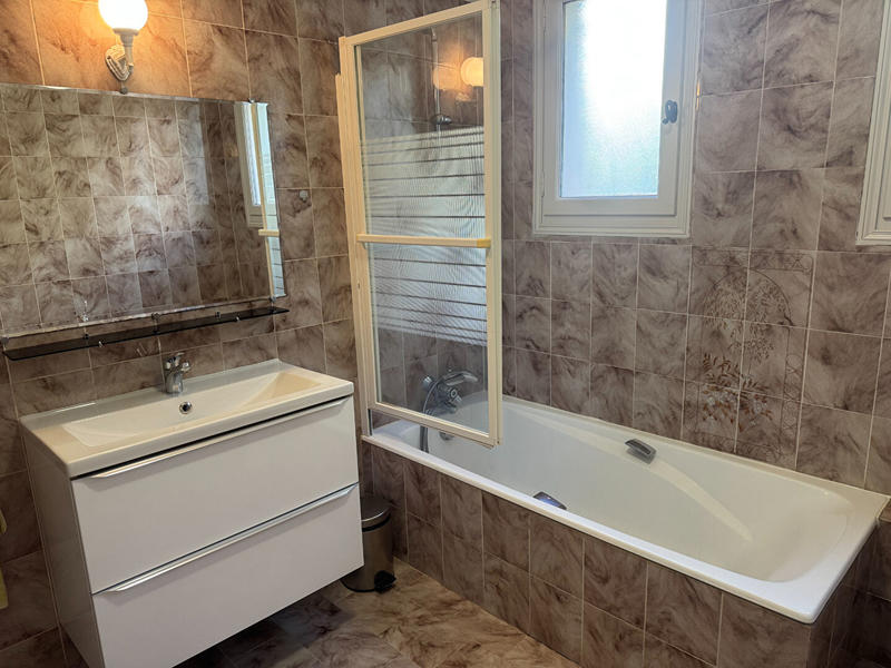 Maison - 202 m² - 7 pièces