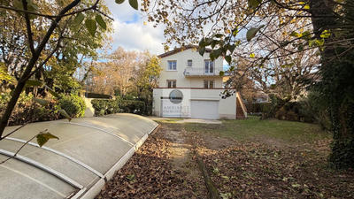 Maison - 228 m² - 7 pièces