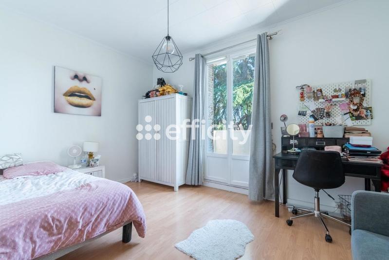 Maison - 182 m² - 8 pièces