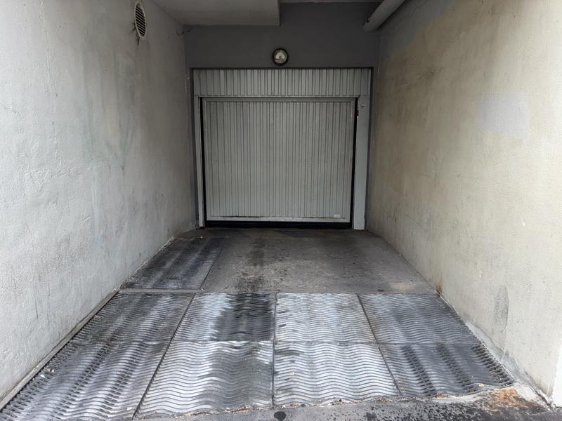 Parking / Garage - 11 m²