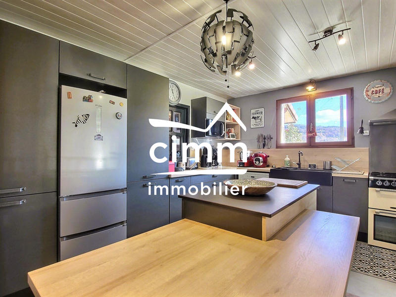 Maison - 215 m² - 7 pièces