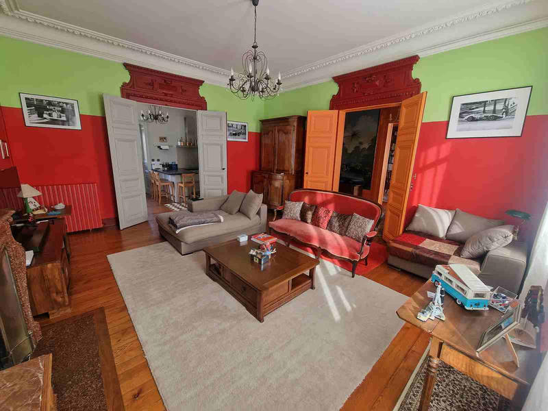 Maison - 331 m² - 10 pièces