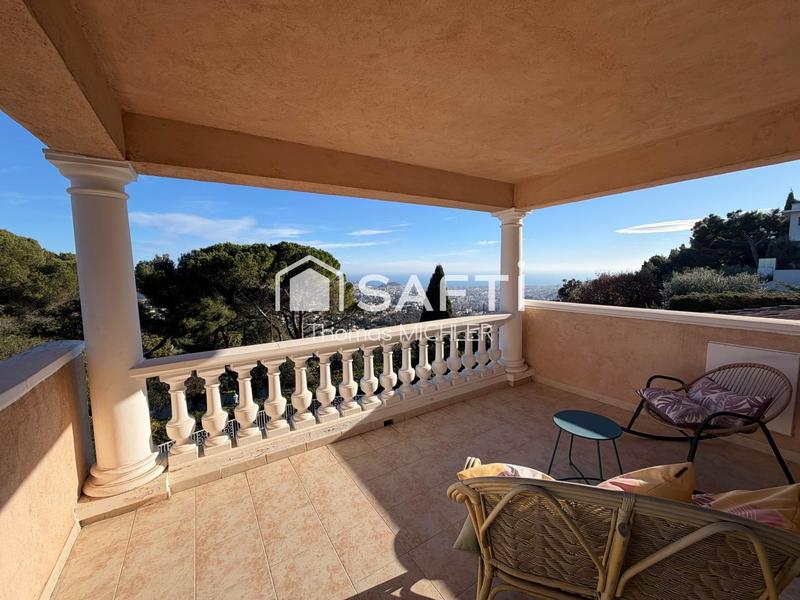 Villa - 378 m² - 10 pièces