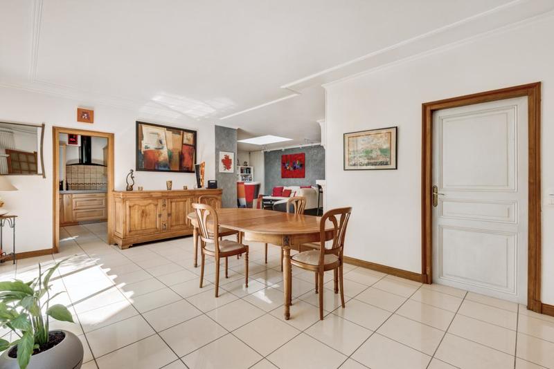 Maison - 245 m² - 7 pièces