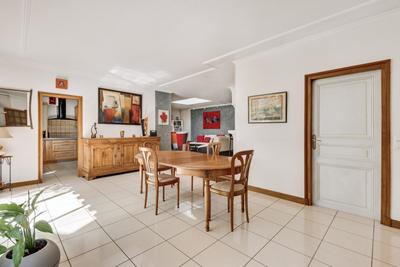 Maison - 245 m² - 7 pièces