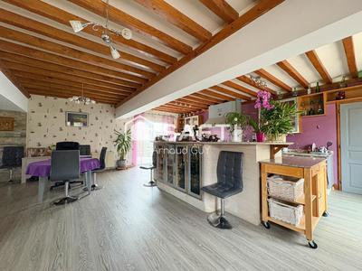 Maison - 230 m² - 8 pièces