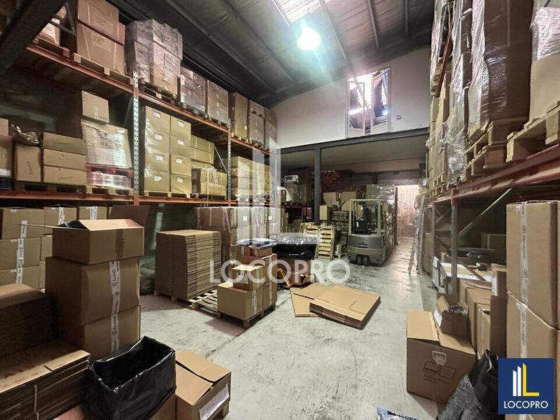 Local d'activité / Entrepôt - 900 m²