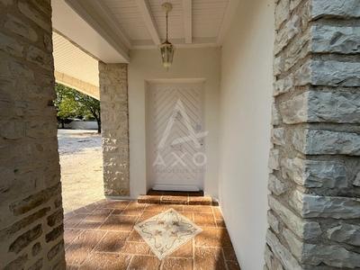 Maison - 250 m² - 6 pièces