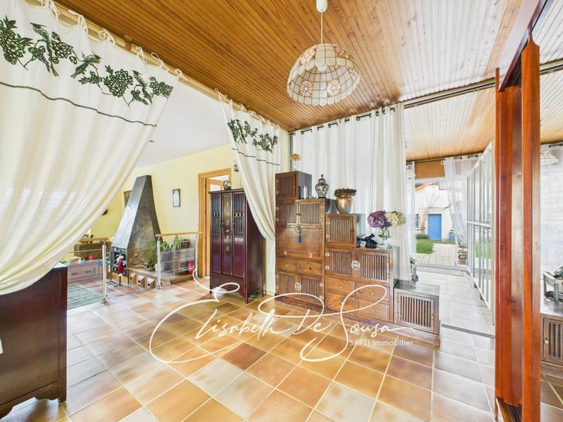 Maison - 267 m² - 7 pièces