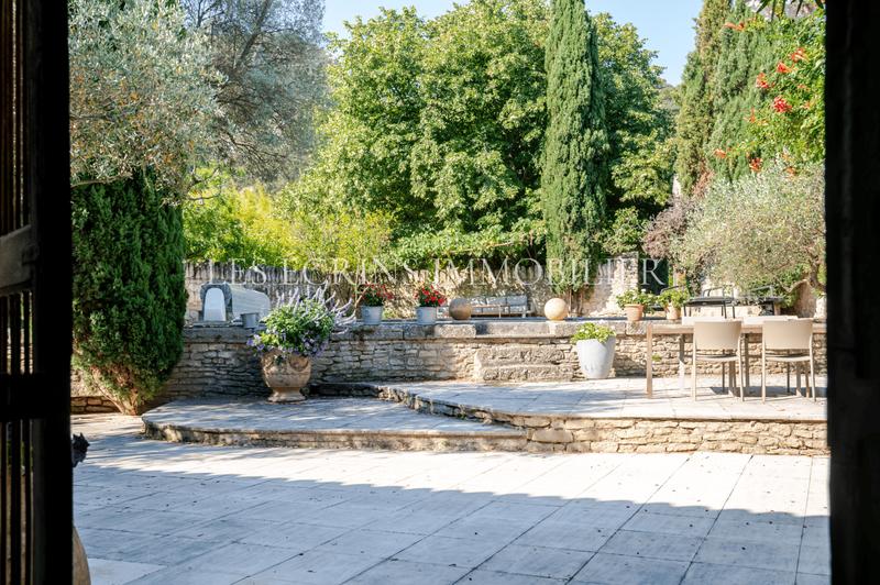 Maison - 600 m² - 8 pièces