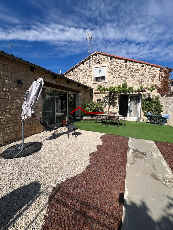 Maison - 256 m² - 4 pièces