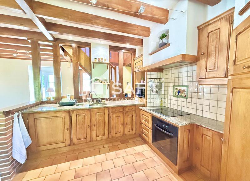 Maison - 202 m² - 7 pièces