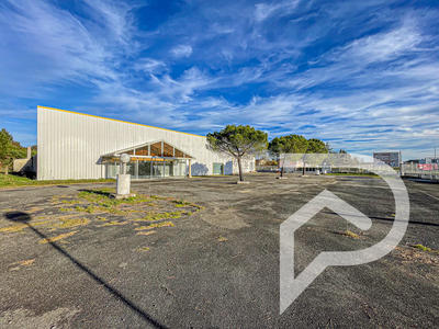 Local commercial - 3 000 m²