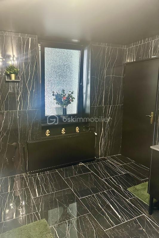 Appartement - 210 m² - 9 pièces