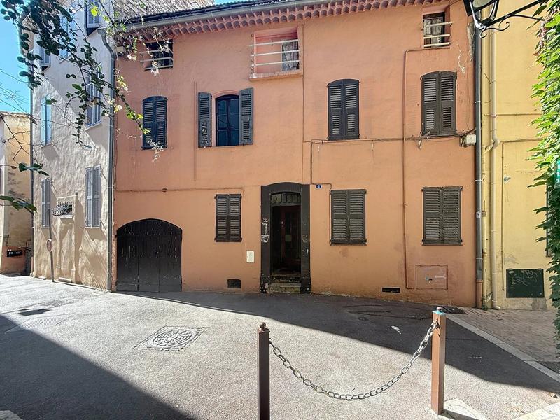 Immeuble - 139 m² - 7 pièces