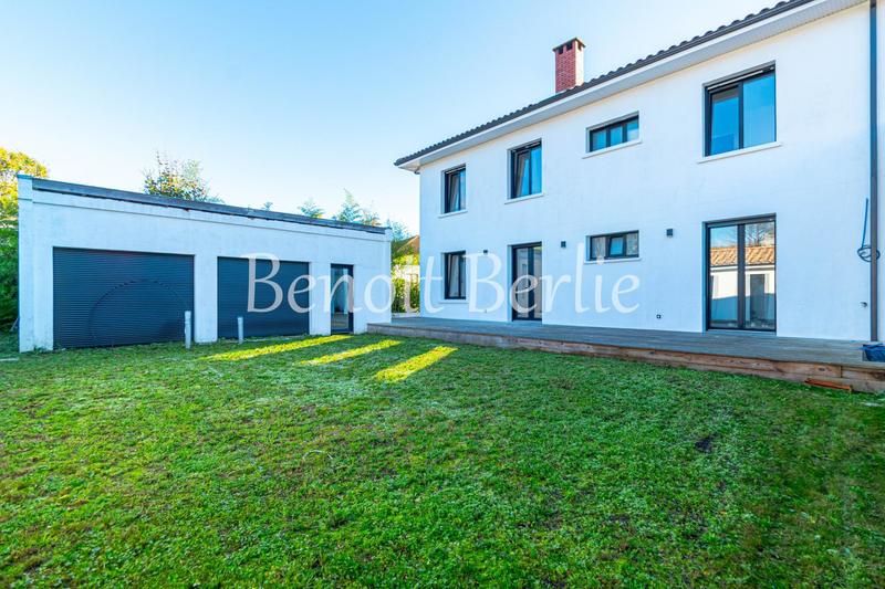 Maison - 217 m² - 7 pièces