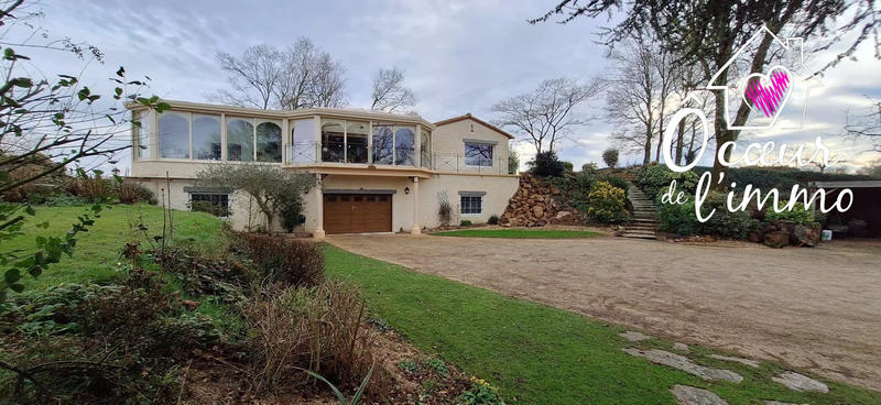 Maison - 309 m² - 9 pièces