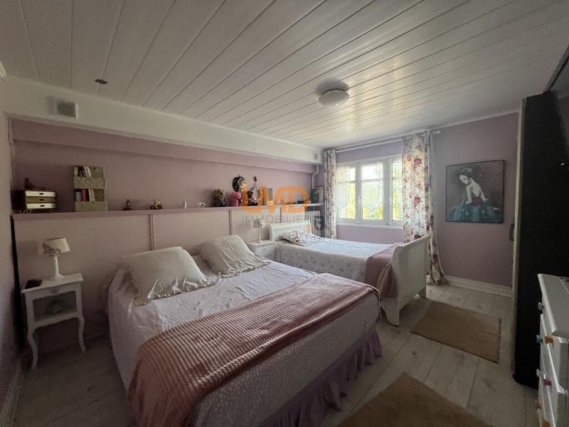 Propriété - 250 m² - 11 pièces