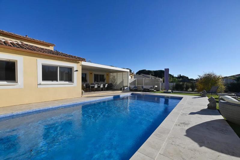 Villa - 232 m² - 8 pièces