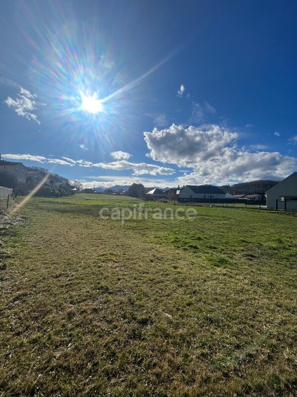 Terrain constructible - 1 008 m²