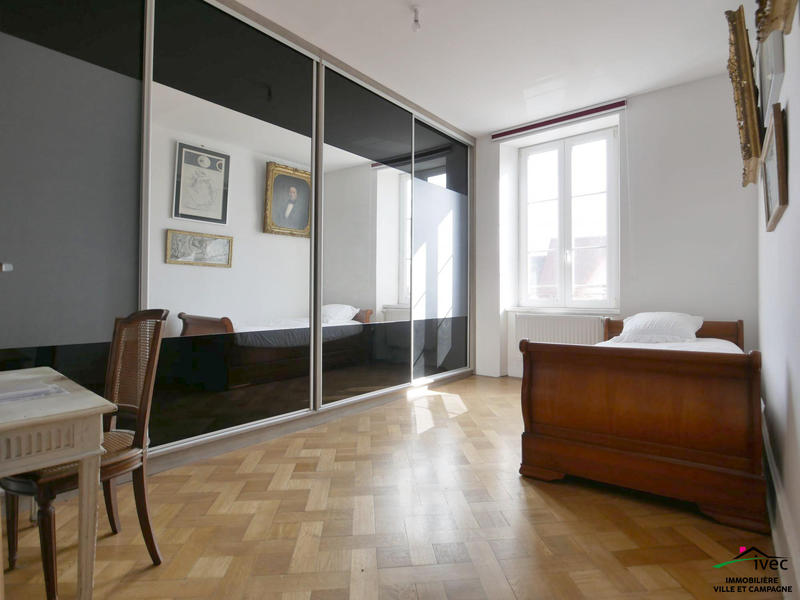 Maison - 329 m² - 14 pièces