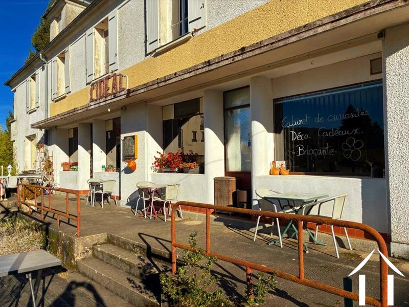 Maison - 400 m² - 27 pièces