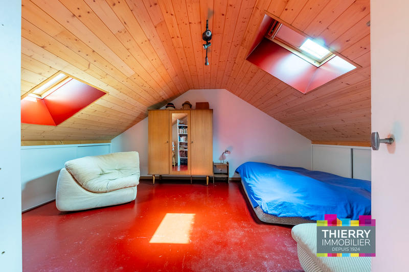 Maison - 238 m² - 8 pièces