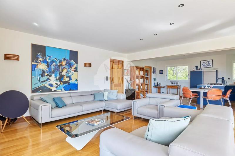 Maison - 350 m² - 6 pièces