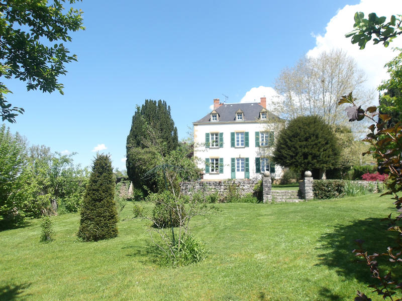 Maison - 215 m² - 9 pièces