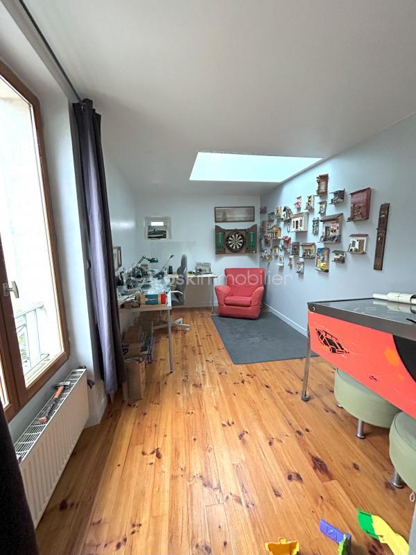 Maison - 187 m² - 9 pièces