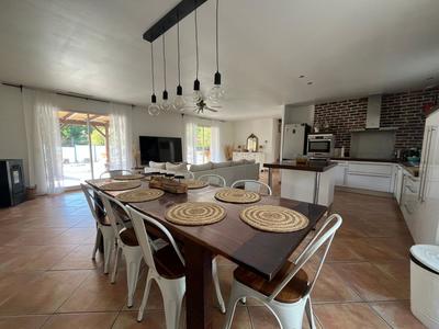 Propriété - 190 m² - 8 pièces