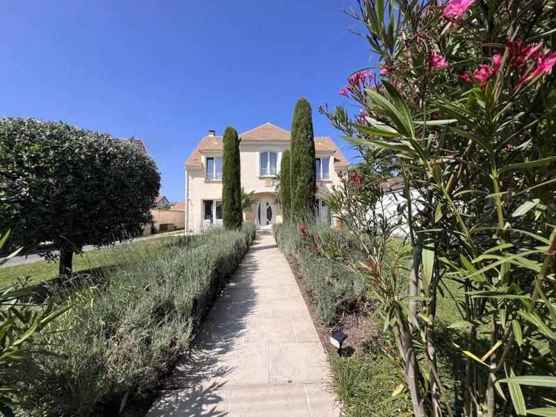 Propriété - 175 m² - 8 pièces